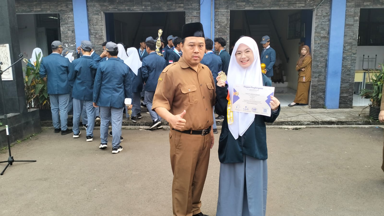 Radisty meraih Medali Emas (OSSN)