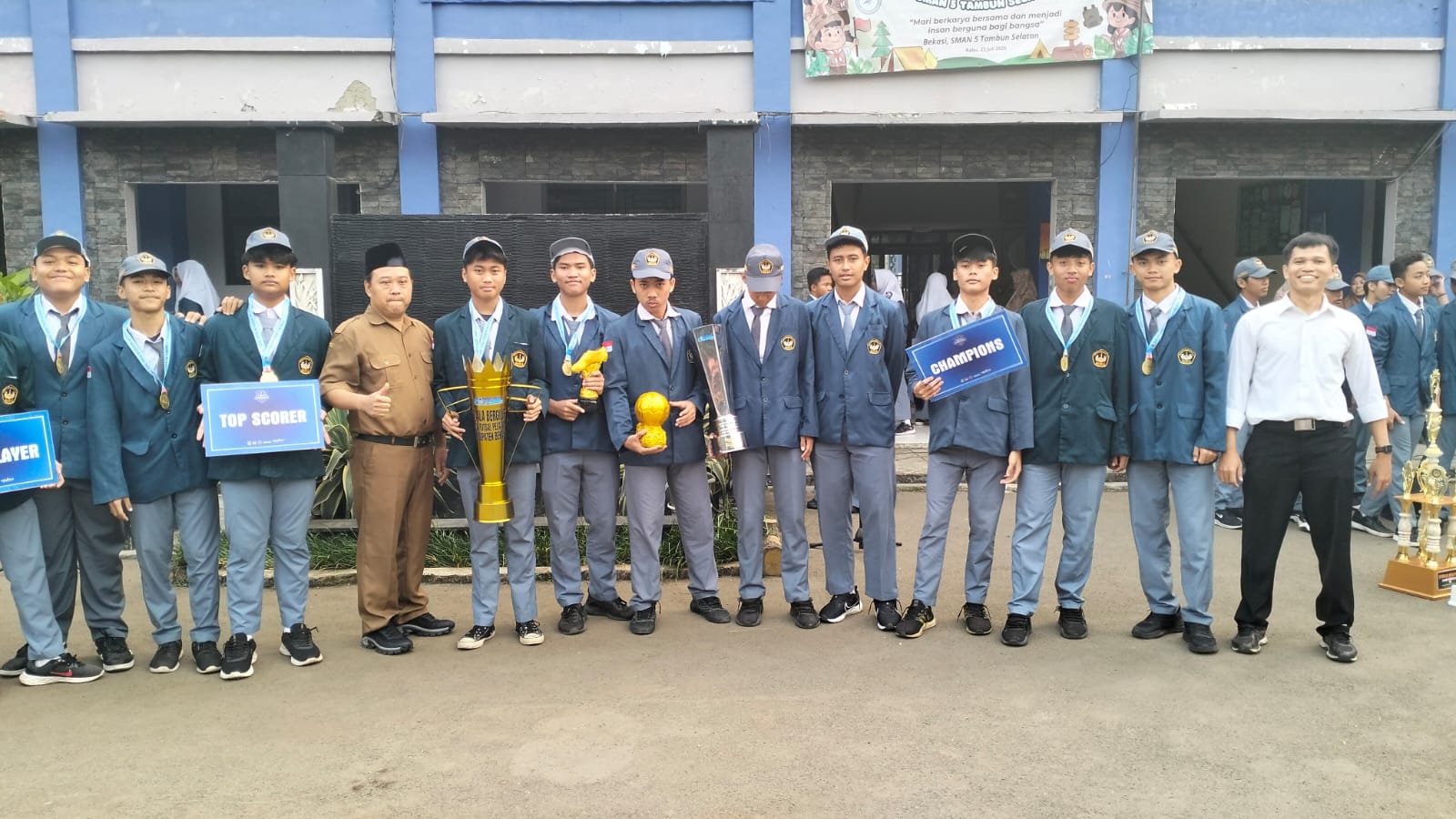 Juara 1 Liga Pelajar Indonesia